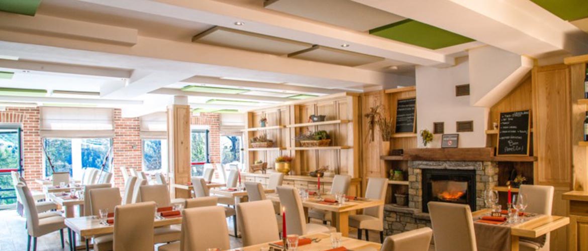 Hotel-Le-Soleil-Challand-Saint-Anselme-Aosta-Decho-ceiling-panels