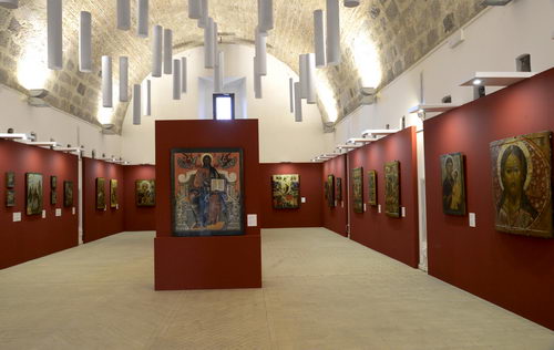 Sound-absorbing-panels-cylinder-beffles-historical-building