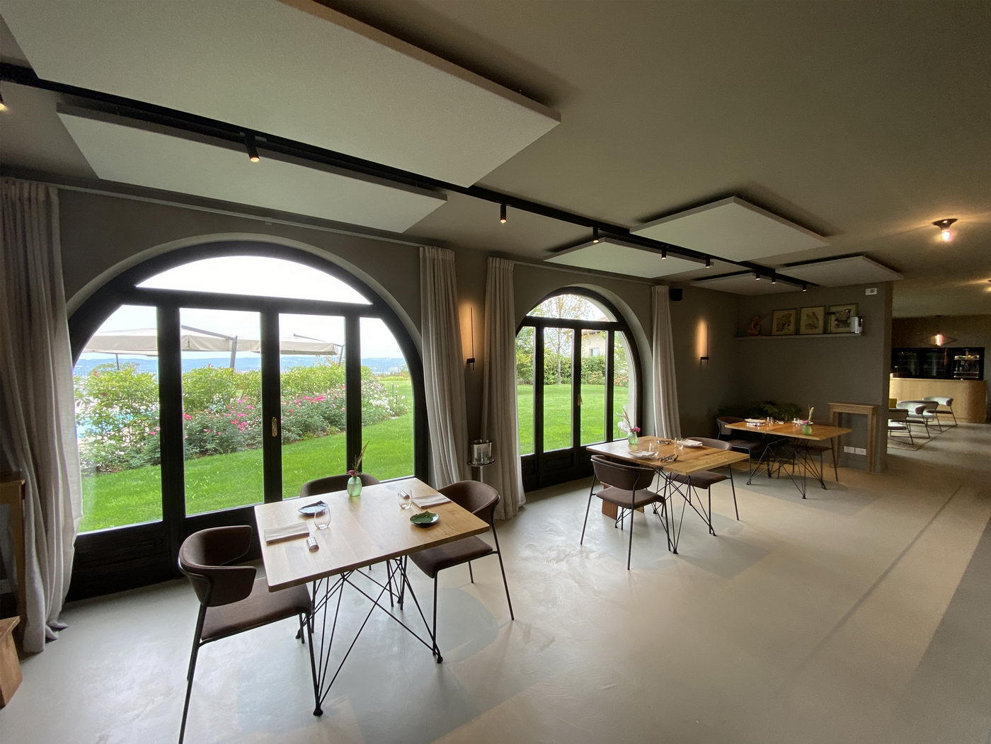 Sound-absorbing-panels-fabric-elegant-Decho