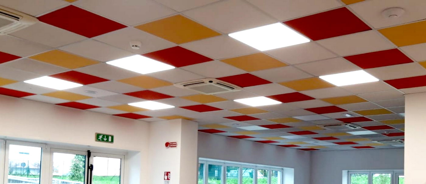 Controsoffitto-acustico-pannelli-fonoassorbenti-Decho-Frame-rosso-giallo-bianco
