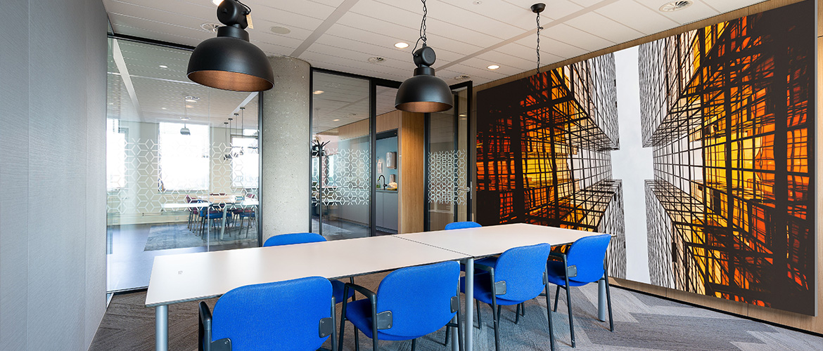 Sala-riunioni-parete-Megawall-decorativa-ed-acustica