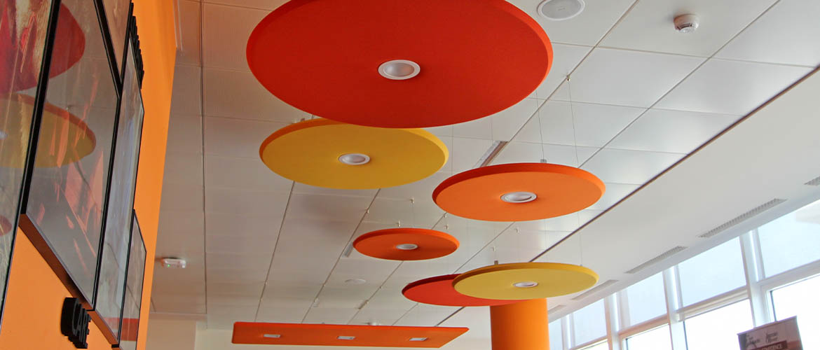 Sistemi-fonoassorbenti-ed-illuminanti-uffici-open-space