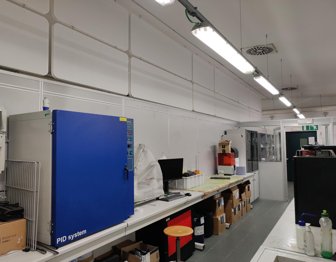 Chiusura-fonoassorbente-fonoisolante-attenuazione-rumore-laboratorio